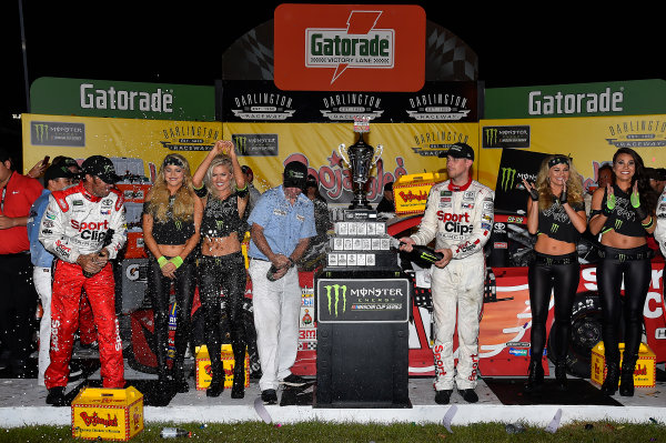 Monster Energy NASCAR Cup Series
Bojangles' Southern 500
Darlington Raceway, Darlington, SC USA
Sunday 3 September 2017
Denny Hamlin, Joe Gibbs Racing, Sport Clips Toyota Camry wins.
World Copyright: Rusty Jarrett
LAT Images Monster Energy NASCAR Cup Series
Bojangles' Southern 500
Darlington Raceway, Darlington, SC USA
Sunday 3 September 2017
Denny Hamlin, Joe Gibbs Racing, Sport Clips Toyota Camry wins.
World Copyright: Rusty Jarrett
LAT Images