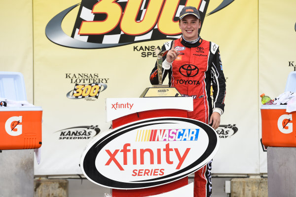 NASCAR XFINITY Series
Kansas Lottery 300
Kansas Speedway, Kansas City, KS USA
Saturday 21 October 2017
Christopher Bell, JBL Toyota Camry, Celebrates in Victory Lane.
World Copyright: John K Harrelson
LAT Images NASCAR XFINITY Series
Kansas Lottery 300
Kansas Speedway, Kansas City, KS USA
Saturday 21 October 2017
Christopher Bell, JBL Toyota Camry, Celebrates in Victory Lane.
World Copyright: John K Harrelson
LAT Images
