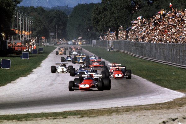 1970 Italian Grand Prix.
Monza, Italy. 4-6 September 1970.
Jacky Ickx (Ferrari 312B) leads Pedro Rodriguez (BRM P153), Clay Regazzoni (Ferrari 312B) and the field into Parabolica on lap 1. Regazzoni finished in 1st position.
World Copyright - LAT Photographic