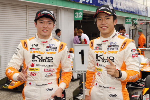 2017 Japanese Formula 3 Championship
Sugo, Japan. 23rd - 24th September 2017. Rd 19 & 20.
Rd19 Winner Sho Tsuboi ( #1 Corolla Chukyo Kuo TOM?S F317 ) 2nd position Ritomo Miyata ( Corolla Chukyo Kuo TOM?S F314 ) parc ferme portrait
World Copyright: Yasushi Ishihara / LAT Images.
Ref: 2017_JF3_R19&20_005 2017 Japanese Formula 3 Championship
Sugo, Japan. 23rd - 24th September 2017. Rd 19 & 20.
Rd19 Winner Sho Tsuboi ( #1 Corolla Chukyo Kuo TOM?S F317 ) 2nd position Ritomo Miyata ( Corolla Chukyo Kuo TOM?S F314 ) parc ferme portrait
World Copyright: Yasushi Ishihara / LAT Images.
Ref: 2017_JF3_R19&20_005