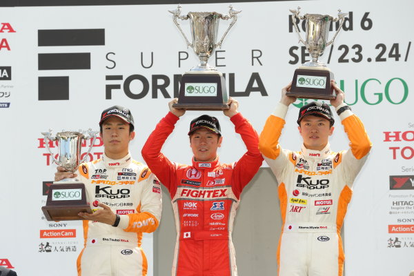 2017 Japanese Formula 3 Championship
Sugo, Japan. 23rd - 24th September 2017. Rd 19 & 20.
Rd 20 Winner Hiroki Otsu ( #2 TODA RACING ) 2nd position Sho Tsuboi ( #1 Corolla Chukyo Kuo TOM?S F317 ) 3rd position Ritomo Miyata ( #36 Corolla Chukyo Kuo TOM?S F314 ) podium portrait
World Copyright: Yasushi Ishihara / LAT Images.
Ref: 2017_JF3_R19&20_019 2017 Japanese Formula 3 Championship
Sugo, Japan. 23rd - 24th September 2017. Rd 19 & 20.
Rd 20 Winner Hiroki Otsu ( #2 TODA RACING ) 2nd position Sho Tsuboi ( #1 Corolla Chukyo Kuo TOM?S F317 ) 3rd position Ritomo Miyata ( #36 Corolla Chukyo Kuo TOM?S F314 ) podium portrait
World Copyright: Yasushi Ishihara / LAT Images.
Ref: 2017_JF3_R19&20_019
