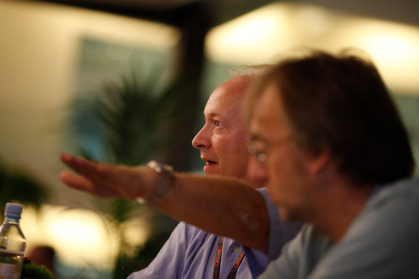 Yas Marina Circuit, Abu Dhabi, United Arab Emirates
31st October 2009.
Tony Dodgins, Autosport Journalist with Mark Hughes, Autosport Journalist, in conversation around a table, portrait.
World Copyright: Glenn Dunbar/LAT Photographic 
ref: Digital Image GD5D8790