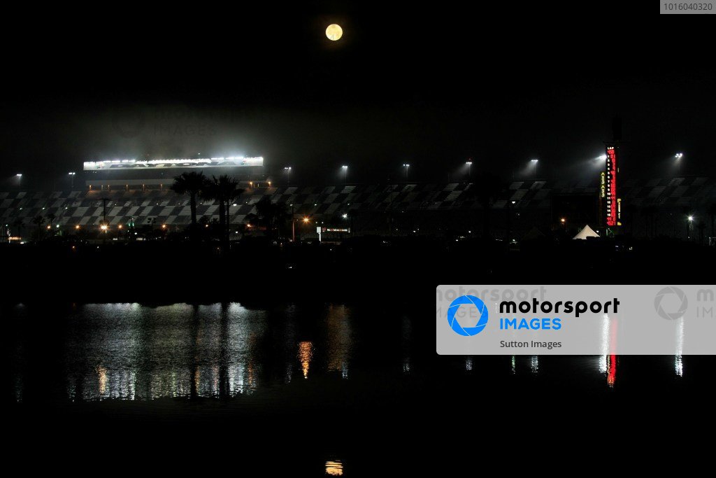 daytona-at-night-rolex-24-at-daytona-daytona-usa-24-27-january-2013
