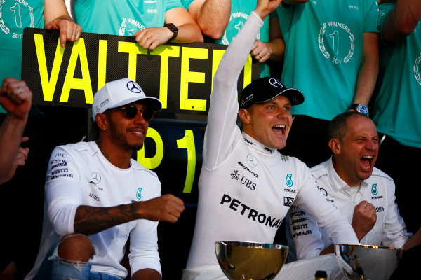 Sochi Autodrom, Sochi, Russia.
Sunday 30 April 2017.
Valtteri Bottas, Mercedes AMG, celebrates victory with colleagues, including Lewis Hamilton, Mercedes AMG. 
World Copyright: Andy Hone/LAT Images
ref: Digital Image _ONZ2522