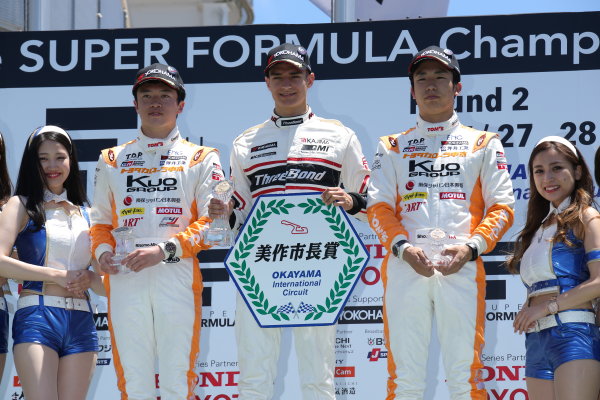 2017 Japanese Formula 3 Championship.
Okayama, Japan. 27th - 28th May 2017. Rd 8 & 9.
Rd 9 Winner Alex Palou ( #12 ThreeBond Racing with DRAGO CORSE ) 2nd position Ritomo Miyata ( Corolla Chukyo Kuo TOM?S F314 ) 3rd position Sho Tsuboi ( #1 Corolla Chukyo Kuo TOM?S F317 ) podium portrait 
World Copyright: Yasushi Ishihara / LAT Images.
Ref: 2017JF3_Rd9_011