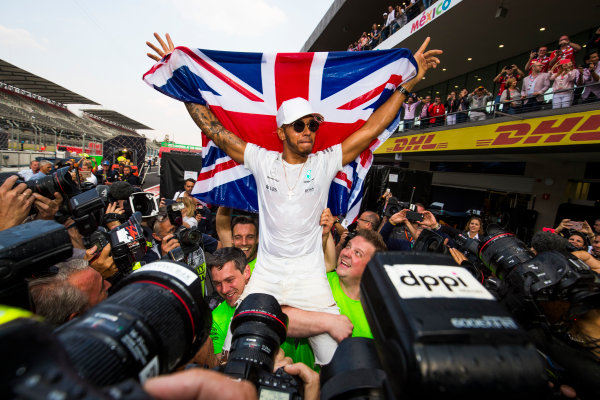 Autodromo Hermanos Rodriguez, Mexico City, Mexico.
Sunday 29 October 2017.
Lewis Hamilton, Mercedes AMG, celebrates his 4th World Championship with the Mercedes AMG Team.
World Copyright: Sam Bloxham/LAT Images 
ref: Digital Image _W6I1442