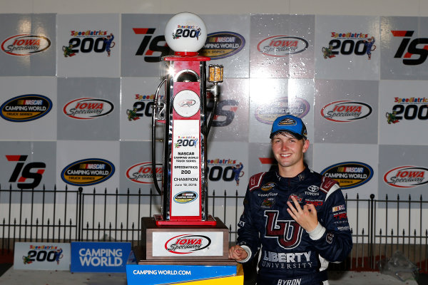17-18 June, 2016, Newton, Iowa USA
William Byron celebrates in victory lane
?2016, Russell LaBounty
LAT Photo USA
17-18 June, 2016, Newton, Iowa USA
William Byron celebrates in victory lane
?2016, Russell LaBounty
LAT Photo USA