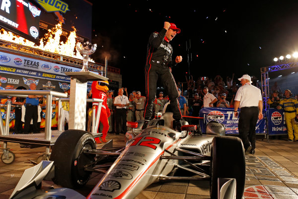 Verizon IndyCar Series
Rainguard Water Sealers 600
Texas Motor Speedway, Ft. Worth, TX USA
Saturday 10 June 2017
Will Power, Team Penske Team Penske Chevrolet celebrates in victory
World Copyright: Phillip Abbott
LAT Images
ref: Digital Image abbott_texas_0617_6102 Verizon IndyCar Series
Rainguard Water Sealers 600
Texas Motor Speedway, Ft. Worth, TX USA
Saturday 10 June 2017
Will Power, Team Penske Team Penske Chevrolet celebrates in victory
World Copyright: Phillip Abbott
LAT Images
ref: Digital Image abbott_texas_0617_6102