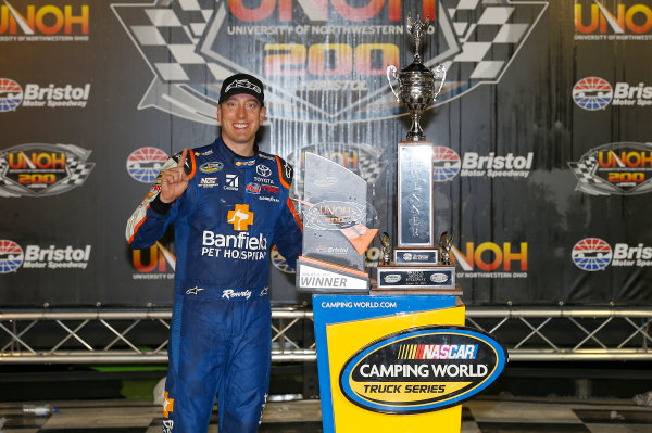 NASCAR Camping World Truck Series
UNOH 200
Bristol Motor Speedway, Bristol, TN USA
Thursday 17 August 2017
Kyle Busch, Banfield Pet Hospital Toyota Tundra, celebrates in victory lane.
World Copyright: Russell LaBountyLAT Images NASCAR Camping World Truck Series
UNOH 200
Bristol Motor Speedway, Bristol, TN USA
Thursday 17 August 2017
Kyle Busch, Banfield Pet Hospital Toyota Tundra, celebrates in victory lane.
World Copyright: Russell LaBountyLAT Images