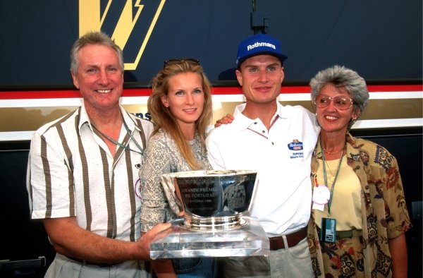 David Coulthard with his parents and his girlfriend Andrea.
Portugese Grand Prix, Estoril, 24 September 1995 David Coulthard with his parents and his girlfriend Andrea.
Portugese Grand Prix, Estoril, 24 September 1995