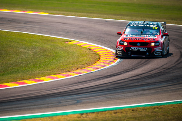 2017 Supercars Championship Round 6. 
Darwin Triple Crown, Hidden Valley Raceway, Northern Territory, Australia.
Friday June 16th to Sunday June 18th 2017.
Will Davison drives the #19 Tekno Woodstock Racing Holden Commodore VF.
World Copyright: Daniel Kalisz/LAT Images
Ref: Digital Image 160617_VASCR6_DKIMG_0197.JPG