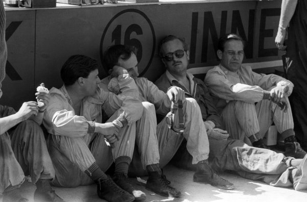 Team Lotus (L to R): Jim Clark (GBR), John Surtees (GBR), Colin Chapman (GBR) Lotus Team Owner and Innes Ireland (GBR) shelter from the heat.
Portuguese Grand Prix, Oporto, Portugal, 14 August 1960.
