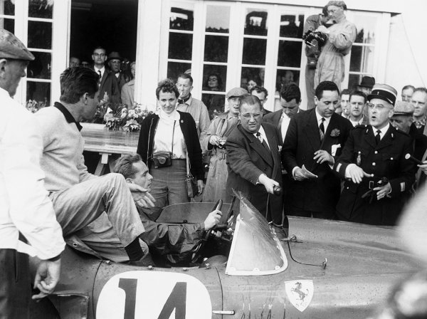 Le Mans, France. 21-22 June 1958.
Woman with camera Denise McCluggage
Olivier Gendebien/Phil Hill (Ferrari 250TR Testa Rossa), 1st position with Denise McCluggage, woman with camera in the pit lane, portrait.
World Copyright: LAT Photographic. Le Mans, France. 21-22 June 1958.
Woman with camera Denise McCluggage
Olivier Gendebien/Phil Hill (Ferrari 250TR Testa Rossa), 1st position with Denise McCluggage, woman with camera in the pit lane, portrait.
World Copyright: LAT Photographic.