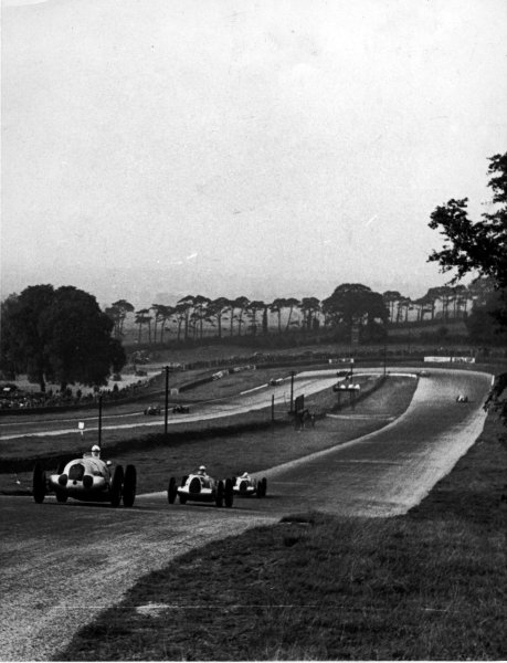 1937 Donington Grand Prix.
Donington Park, Great Britain.
2 October 1937.
A Mercedes-Benz W125 leads eventual winner Bernd Rosemeyer and Hermann Muller (both Auto Union C-typ) on the original Melbourne loop.
World - LAT Photographic 1937 Donington Grand Prix.
Donington Park, Great Britain.
2 October 1937.
A Mercedes-Benz W125 leads eventual winner Bernd Rosemeyer and Hermann Muller (both Auto Union C-typ) on the original Melbourne loop.
World - LAT Photographic
