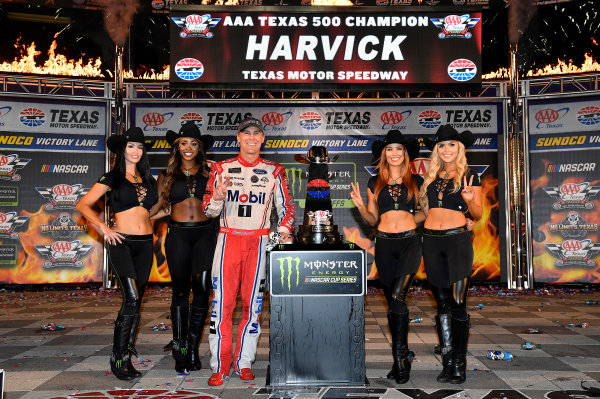 Monster Energy NASCAR Cup Series
AAA Texas 500
Texas Motor Speedway
Fort Worth, TX USA
Sunday 5 November 2017
Kevin Harvick, Stewart-Haas Racing Rodney, Mobil 1 Ford Fusion wins
World Copyright: Rusty Jarrett
LAT Images