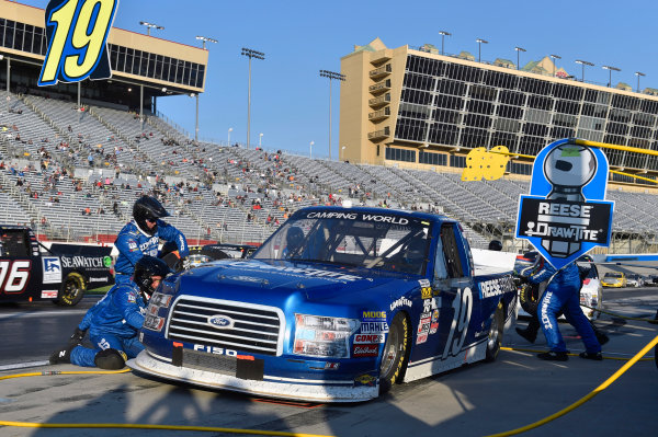 2017 NASCAR Camping World Truck Series - Active Pest Control 200
Atlanta Motor Speedway, Hampton, GA USA
Saturday 4 March 2017
Austin Cindric pit stop
World Copyright: Nigel Kinrade/LAT Images
ref: Digital Image 17ATL1nk06308 2017 NASCAR Camping World Truck Series - Active Pest Control 200
Atlanta Motor Speedway, Hampton, GA USA
Saturday 4 March 2017
Austin Cindric pit stop
World Copyright: Nigel Kinrade/LAT Images
ref: Digital Image 17ATL1nk06308
