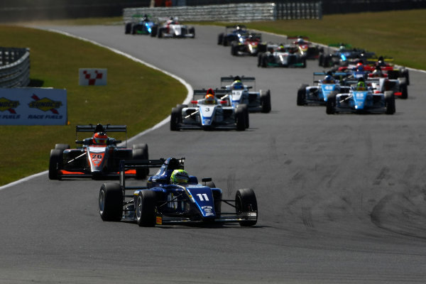 2016 BRDC F3 Championship,
Snetterton, Norfolk. 6th - 7th August 2016.
Start of Race 3 Ricky Collard (GBR) Carlin BRDC F3 leads.
World Copyright: Ebrey / LAT Photographic.