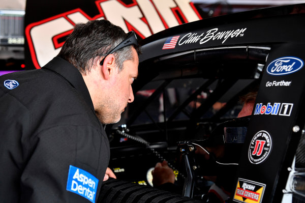 Monster Energy NASCAR Cup Series
Alabama 500
Talladega Superspeedway
Talladega, AL USA
Friday 13 October 2017
Tony Stewart and Clint Bowyer, Stewart-Haas Racing, Haas Automation Ford Fusion
World Copyright: Rusty Jarrett
LAT Images Monster Energy NASCAR Cup Series
Alabama 500
Talladega Superspeedway
Talladega, AL USA
Friday 13 October 2017
Tony Stewart and Clint Bowyer, Stewart-Haas Racing, Haas Automation Ford Fusion
World Copyright: Rusty Jarrett
LAT Images