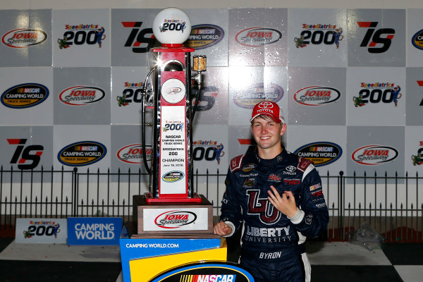 17-18 June, 2016, Newton, Iowa USA
William Byron celebrates in victory lane
?2016, Russell LaBounty
LAT Photo USA
17-18 June, 2016, Newton, Iowa USA
William Byron celebrates in victory lane
?2016, Russell LaBounty
LAT Photo USA