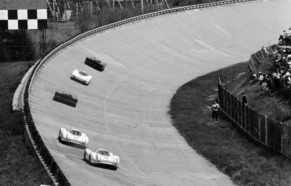 Mario Andretti / Chris Amon, SpA Ferrari SEFAC, Ferrari 312 P 0870, leads Jo Siffert / Brian Redman, Porsche System Engineering, Porsche 908 LH 026, Pedro Rodriguez / Peter Schetty, SpA Ferrari SEFAC, Ferrari 312 P 0868, Vic Elford / Richard Attwood, Porsche System Engineering, Porsche 908 LH 028, and Udo Schütz / Gerhard Mitter, Porsche System Engineering, Porsche 908 LH 027.