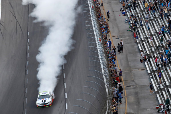 Monster Energy NASCAR Cup Series
AAA Texas 500
Texas Motor Speedway
Fort Worth, TX USA
Sunday 5 November 2017
Kevin Harvick, Stewart-Haas Racing Rodney, Mobil 1 Ford Fusion, burnout
World Copyright: Michael L. Levitt
LAT Images