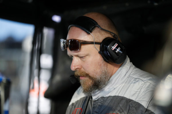 Verizon IndyCar Series
Desert Diamond West Valley Phoenix Grand Prix
Phoenix Raceway, Avondale, AZ USA
Saturday 29 April 2017
Tony Kanaan, Chip Ganassi Racing Teams Honda engineer
World Copyright: Michael L. Levitt
LAT Images Verizon IndyCar Series
Desert Diamond West Valley Phoenix Grand Prix
Phoenix Raceway, Avondale, AZ USA
Saturday 29 April 2017
Tony Kanaan, Chip Ganassi Racing Teams Honda engineer
World Copyright: Michael L. Levitt
LAT Images