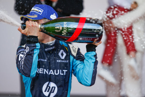 2016/2017 FIA Formula E Championship.
Monte-Carlo, Monaco
Saturday 13 May 2017.
Sebastien Buemi (SUI), Renault e.Dams, Spark-Renault, Renault Z.E 16, sprays the champagne on the podium.
Photo: Alastair Staley/LAT/Formula E
ref: Digital Image _X0W1365 2016/2017 FIA Formula E Championship.
Monte-Carlo, Monaco
Saturday 13 May 2017.
Sebastien Buemi (SUI), Renault e.Dams, Spark-Renault, Renault Z.E 16, sprays the champagne on the podium.
Photo: Alastair Staley/LAT/Formula E
ref: Digital Image _X0W1365