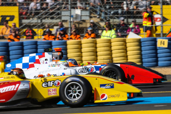 Le Mans (FRA) SEPT 25-27 2015 - World Series by Renault 2015 at the Bugatti circuit of Le Mans. Oliver Rowland #4 Fortec, in a sandwich between Sean Galeal #25 Jagonya Ayam with Carlin and Roy Nissany #17 Tech 1 Racing. Action. © 2015 Diederik van der Laan / Dutch Photo Agency / LAT Photographic Le Mans (FRA) SEPT 25-27 2015 - World Series by Renault 2015 at the Bugatti circuit of Le Mans. Oliver Rowland #4 Fortec, in a sandwich between Sean Galeal #25 Jagonya Ayam with Carlin and Roy Nissany #17 Tech 1 Racing. Action. © 2015 Diederik van der Laan / Dutch Photo Agency / LAT Photographic