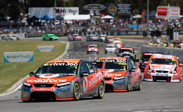 Big Pond 300, Barbagallo Raceway, Wanneroo.
Australia. 20th - 22nd November 2009.
Car 1, Jamie Whincup, Falcon FG, Ford, T8, TeamVodafone, Triple Eight Race Engineering, Triple Eight Racing.
World Copyright: Mark Horsburgh/LAT Photographic
ref: 1-Whincup-EV13-09-2554