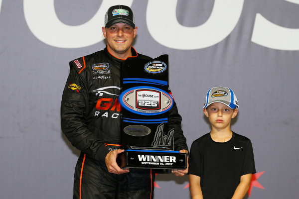 NASCAR Camping World Truck Series
TheHouse.com 225
Chicagoland Speedway, Joliet, IL USA
Friday 15 September 2017
Johnny Sauter, ISMConnect Chevrolet Silverado celebrates in victory lane
World Copyright: Russell LaBounty
LAT Images NASCAR Camping World Truck Series
TheHouse.com 225
Chicagoland Speedway, Joliet, IL USA
Friday 15 September 2017
Johnny Sauter, ISMConnect Chevrolet Silverado celebrates in victory lane
World Copyright: Russell LaBounty
LAT Images