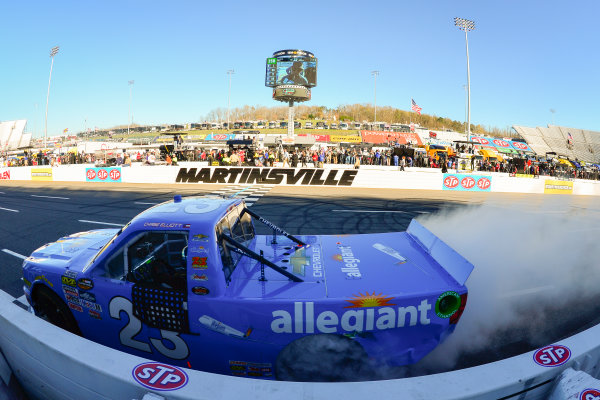 NASCAR Camping World Truck Series
Alpha Energy Solutions 250
Martinsville Speedway, Martinsville, VA USA
Saturday 1 April 2017
Chase Elliott celebrates with a burnout
World Copyright: Logan Whitton/LAT Images
ref: Digital Image 17MART1LW1885 NASCAR Camping World Truck Series
Alpha Energy Solutions 250
Martinsville Speedway, Martinsville, VA USA
Saturday 1 April 2017
Chase Elliott celebrates with a burnout
World Copyright: Logan Whitton/LAT Images
ref: Digital Image 17MART1LW1885