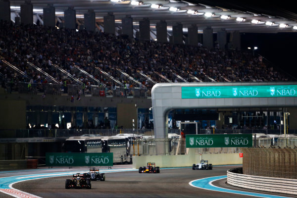 Yas Marina Circuit, Abu Dhabi, United Arab Emirates.
Sunday 29 November 2015.
Romain Grosjean, Lotus E23 Mercedes, leads Nico Hulkenberg, Force India VJM08 Mercedes, and Daniil Kvyat, Red Bull Racing RB11 Renault.
World Copyright: Sam Bloxham/LAT Photographic
ref: Digital Image _SBL9192