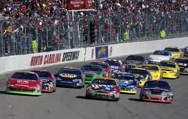 L-R: Race winner Bill Elliott (USA) Dodge Dealers, Elliott Sadler (USA) M&M's Ford Taurus and Kevin Harvick (USA) GM Goodwrench Chevrolet are three wide at a re-start.
NASCAR Winston Cup Series, Rd35, Pop-Secret Microwave Popcorn 400, Rockingham, North Carolina, USA. 9 November 2003.
DIGITAL IMAGE L-R: Race winner Bill Elliott (USA) Dodge Dealers, Elliott Sadler (USA) M&M's Ford Taurus and Kevin Harvick (USA) GM Goodwrench Chevrolet are three wide at a re-start.
NASCAR Winston Cup Series, Rd35, Pop-Secret Microwave Popcorn 400, Rockingham, North Carolina, USA. 9 November 2003.
DIGITAL IMAGE