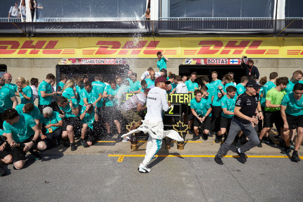 Circuit Gilles Villeneuve, Montreal, Canada.
Sunday 11 June 2017.
Lewis Hamilton, Mercedes AMG, 1st Position, Valtteri Bottas, Mercedes AMG, 2nd Position, and the Mercedes team celebrate victory.
World Copyright: Steve Etherington/LAT Images
ref: Digital Imagee SNE18675 Circuit Gilles Villeneuve, Montreal, Canada.
Sunday 11 June 2017.
Lewis Hamilton, Mercedes AMG, 1st Position, Valtteri Bottas, Mercedes AMG, 2nd Position, and the Mercedes team celebrate victory.
World Copyright: Steve Etherington/LAT Images
ref: Digital Imagee SNE18675