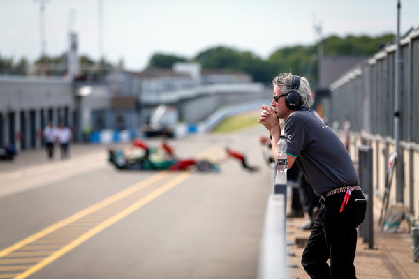 FIA Formula E Season 3 Testing - Day Two.
Donington Park Racecourse, Derby, United Kingdom.
A Jaguar Racing team member on the pit wall.
Wednesday 24 August 2016.
Photo: Adam Warner / LAT / FE.
ref: Digital Image _L5R0763
