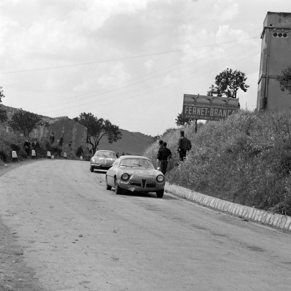 Mauro Battista / Alfio Monaco, Scuderia Etna, Alfa Romeo Giulietta Sprint Zagato leads Jean-Pierre Hanrioud / Jean-François Piot, Sociéte des Automobiles Alpine, Alpine A110 Renault.