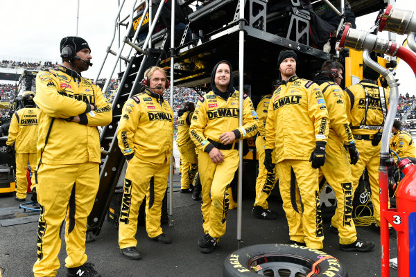 Monster Energy NASCAR Cup Series
First Data 500
Martinsville Speedway, Martinsville VA USA
Sunday 29 October 2017
Matt Kenseth, Joe Gibbs Racing, DEWALT Flexvolt Toyota Camry crew
World Copyright: Scott R LePage
LAT Images
ref: Digital Image lepage-171029-mart-8342 Monster Energy NASCAR Cup Series
First Data 500
Martinsville Speedway, Martinsville VA USA
Sunday 29 October 2017
Matt Kenseth, Joe Gibbs Racing, DEWALT Flexvolt Toyota Camry crew
World Copyright: Scott R LePage
LAT Images
ref: Digital Image lepage-171029-mart-8342