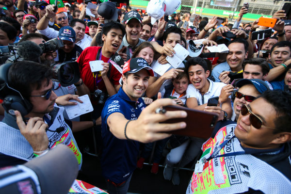 Autodromo Hermanos Rodriguez, Mexico City, Mexico.
Thursday 26 October 2017.
Home race hero Sergio Perez, Force India, takes a selfie with excited fans.
World Copyright: Charles Coates/LAT Images
ref: Digital Image DJ5R7924 Autodromo Hermanos Rodriguez, Mexico City, Mexico.
Thursday 26 October 2017.
Home race hero Sergio Perez, Force India, takes a selfie with excited fans.
World Copyright: Charles Coates/LAT Images
ref: Digital Image DJ5R7924