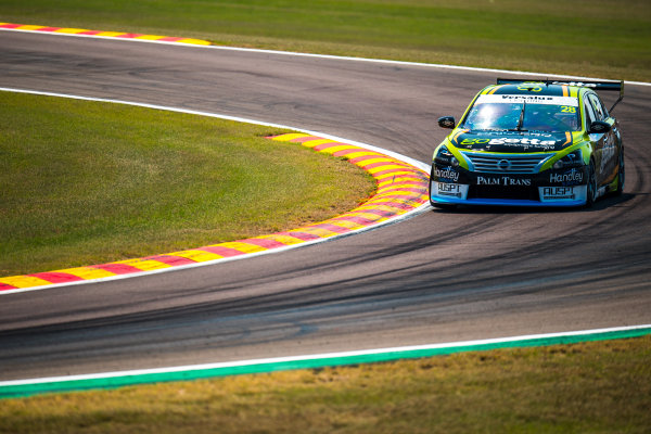 2017 Supercars Championship Round 6.
Darwin Triple Crown, Hidden Valley Raceway, Northern Territory, Australia.
Friday June 16th to Sunday June 18th 2017.
2
World Copyright: Daniel Kalisz/LAT Images
Ref: Digital Image 160617_VASCR6_DKIMG_0182.JPG 2017 Supercars Championship Round 6.
Darwin Triple Crown, Hidden Valley Raceway, Northern Territory, Australia.
Friday June 16th to Sunday June 18th 2017.
2
World Copyright: Daniel Kalisz/LAT Images
Ref: Digital Image 160617_VASCR6_DKIMG_0182.JPG