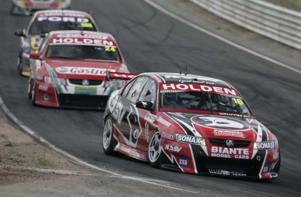 2005 Australian V8 Supercars
Symmons Plains Raceway, Australia. 11th - 13th November 2005
Race winner Garth Tander (HSV Dealer Team Holden Commodore VZ), leads Steven Richards (Team Perkins Racing Holden Commodore VY). 
World Copyright: Mark Horsburgh / LAT Photographic
ref: 05AusV8SP39