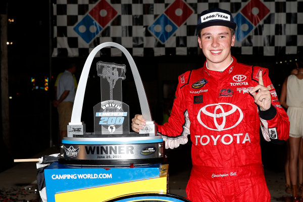 25 June, 2016, Madison, Illinois USA
Christopher Bell celebrates in victory lane
©2016, Russell LaBounty
LAT Photo USA
25 June, 2016, Madison, Illinois USA
Christopher Bell celebrates in victory lane
©2016, Russell LaBounty
LAT Photo USA