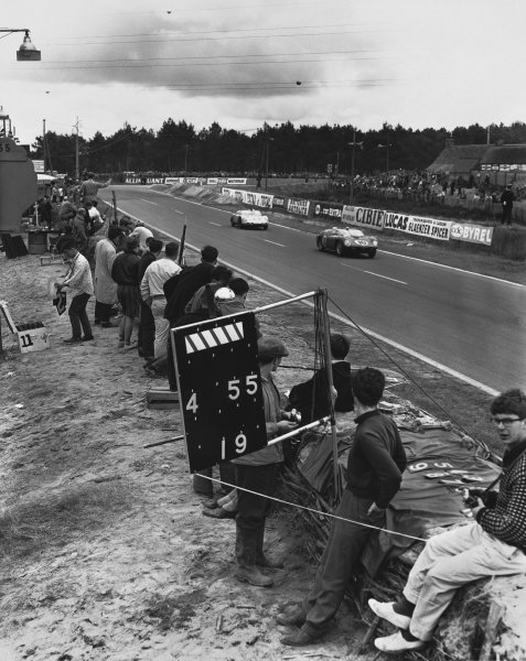 1961 Le Mans 24 hours.
Le Mans, France. 10th - 11th June 1961.
Olivier Gendebien/Phil Hill (Ferrari 250 TRI/61), 1st position, leads Masten Gregory/Bob Holbert (Porsche RS61 Spyder), 5th position, action.
World Copyright: LAT Photographic.
Ref: Autocar Used Pic 16th June 1961 Pg 956. 1961 Le Mans 24 hours.
Le Mans, France. 10th - 11th June 1961.
Olivier Gendebien/Phil Hill (Ferrari 250 TRI/61), 1st position, leads Masten Gregory/Bob Holbert (Porsche RS61 Spyder), 5th position, action.
World Copyright: LAT Photographic.
Ref: Autocar Used Pic 16th June 1961 Pg 956.