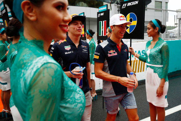 Sepang International Circuit, Sepang, Malaysia.
Sunday 01 October 2017.
Max Verstappen, Red Bull Racing, and Pierre Gasly, Toro Rosso, walks through a corridor of grid girls.
World Copyright: Andy Hone/LAT Images 
ref: Digital Image _ONY4459