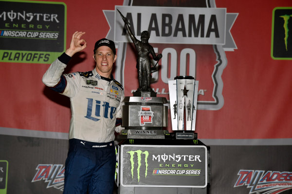 Monster Energy NASCAR Cup Series
Alabama 500
Talladega Superspeedway
Talladega, AL USA
Sunday 15 October 2017
Brad Keselowski, Team Penske, Miller Lite Ford Fusion celebrates his win in Victory Lane
World Copyright: Nigel Kinrade
LAT Images Monster Energy NASCAR Cup Series
Alabama 500
Talladega Superspeedway
Talladega, AL USA
Sunday 15 October 2017
Brad Keselowski, Team Penske, Miller Lite Ford Fusion celebrates his win in Victory Lane
World Copyright: Nigel Kinrade
LAT Images