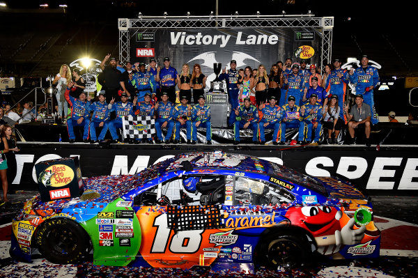 Monster Energy NASCAR Cup Series
Bass Pro Shops NRA Night Race
Bristol Motor Speedway, Bristol, TN USA
Saturday 19 August 2017
Kyle Busch, Joe Gibbs Racing, M&M's Caramel Toyota Camry wins
World Copyright: Rusty Jarrett
LAT Images Monster Energy NASCAR Cup Series
Bass Pro Shops NRA Night Race
Bristol Motor Speedway, Bristol, TN USA
Saturday 19 August 2017
Kyle Busch, Joe Gibbs Racing, M&M's Caramel Toyota Camry wins
World Copyright: Rusty Jarrett
LAT Images