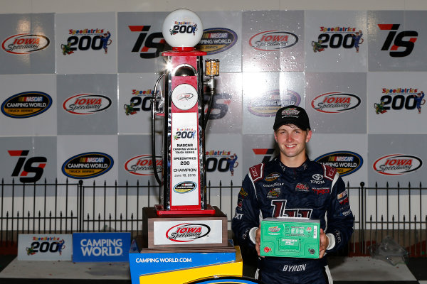 17-18 June, 2016, Newton, Iowa USA
William Byron celebrates in victory lane
?2016, Russell LaBounty
LAT Photo USA
17-18 June, 2016, Newton, Iowa USA
William Byron celebrates in victory lane
?2016, Russell LaBounty
LAT Photo USA