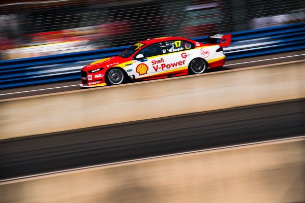 2017 Supercars Championship Round 6.
Darwin Triple Crown, Hidden Valley Raceway, Northern Territory, Australia.
Friday June 16th to Sunday June 18th 2017.
Scott McLaughlin drives the #17 Shell V-Power Racing Team Ford Falcon FGX.
World Copyright: Daniel Kalisz/LAT Images
Ref: Digital Image 160617_VASCR6_DKIMG_1058.JPG 2017 Supercars Championship Round 6.
Darwin Triple Crown, Hidden Valley Raceway, Northern Territory, Australia.
Friday June 16th to Sunday June 18th 2017.
Scott McLaughlin drives the #17 Shell V-Power Racing Team Ford Falcon FGX.
World Copyright: Daniel Kalisz/LAT Images
Ref: Digital Image 160617_VASCR6_DKIMG_1058.JPG