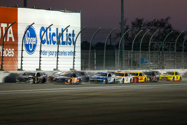 Monster Energy NASCAR Cup Series
Daytona 500
Daytona International Speedway, Daytona Beach, FL USA
Sunday 18 February 2018
Aric Almirola, Stewart-Haas Racing, NAPA Auto Parts Ford Fusion and Denny Hamlin, Joe Gibbs Racing, FedEx Express Toyota Camry lead
World Copyright: Barry Cantrell
LAT Images