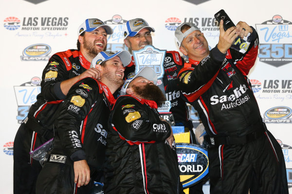 NASCAR Camping World Truck Series
Las Vegas 350
Las Vegas Motor Speedway, Las Vegas, NV USA
Saturday 30 September 2017
Ben Rhodes, Safelite Auto Glass Toyota Tundra celebrates
World Copyright: Barry Cantrell
LAT Images NASCAR Camping World Truck Series
Las Vegas 350
Las Vegas Motor Speedway, Las Vegas, NV USA
Saturday 30 September 2017
Ben Rhodes, Safelite Auto Glass Toyota Tundra celebrates
World Copyright: Barry Cantrell
LAT Images