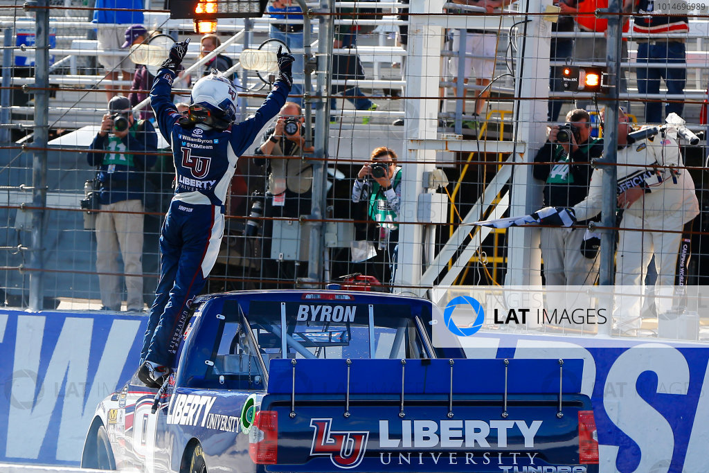 23-24 September, 2016, Loudon, New Hampshire USA
William Byron celebrates his win
?2016, Russell LaBounty
LAT Photo USA
23-24 September, 2016, Loudon, New Hampshire USA
William Byron celebrates his win
?2016, Russell LaBounty
LAT Photo USA